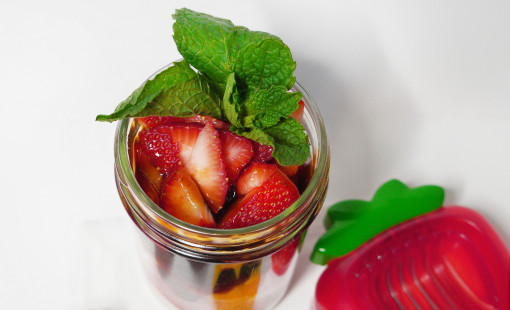 Strawberry with balsamic vinegar glaze dessert recipe. Strawberry slicer.